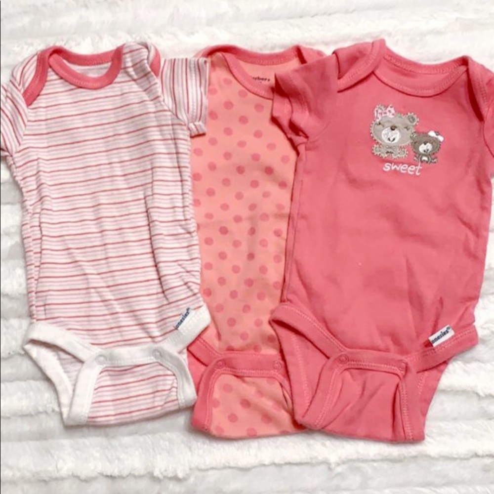 0-3M Gerber Onesies